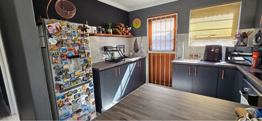 To Let 3 Bedroom Property for Rent in Uitzicht Western Cape